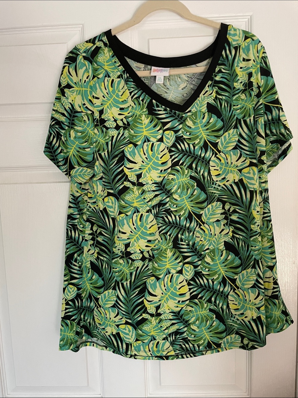 LuLaRoe Green Tropical Leaf V-Neck Tee